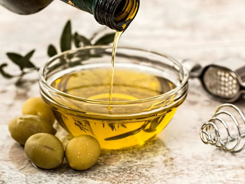 8 Best Foods to Cleanse Your Liver 6 olive oil